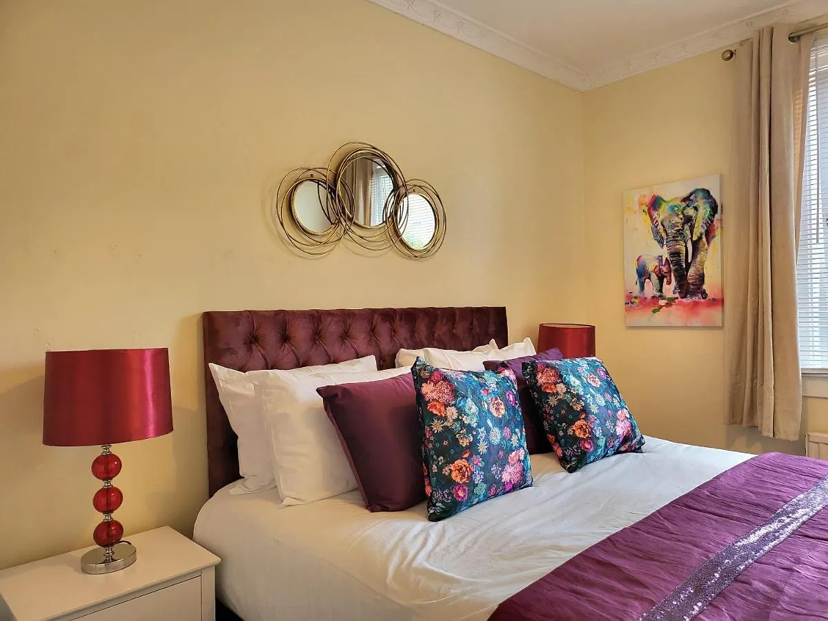 4 Bedrooms Apartment By Sensational Stay Short Lets & Serviced Accommodation Edinburgh