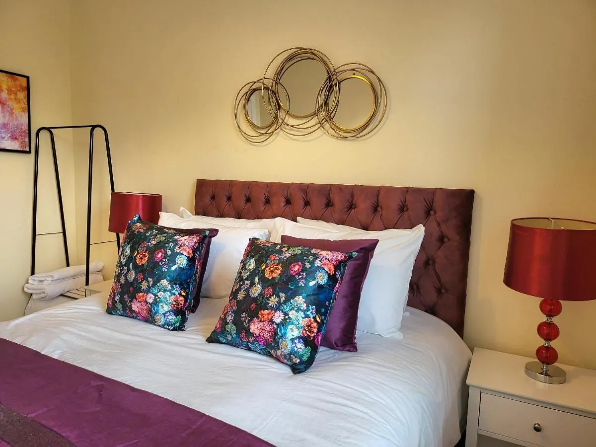4 Bedrooms Apartment By Sensational Stay Short Lets & Serviced Accommodation Edinburgh United Kingdom